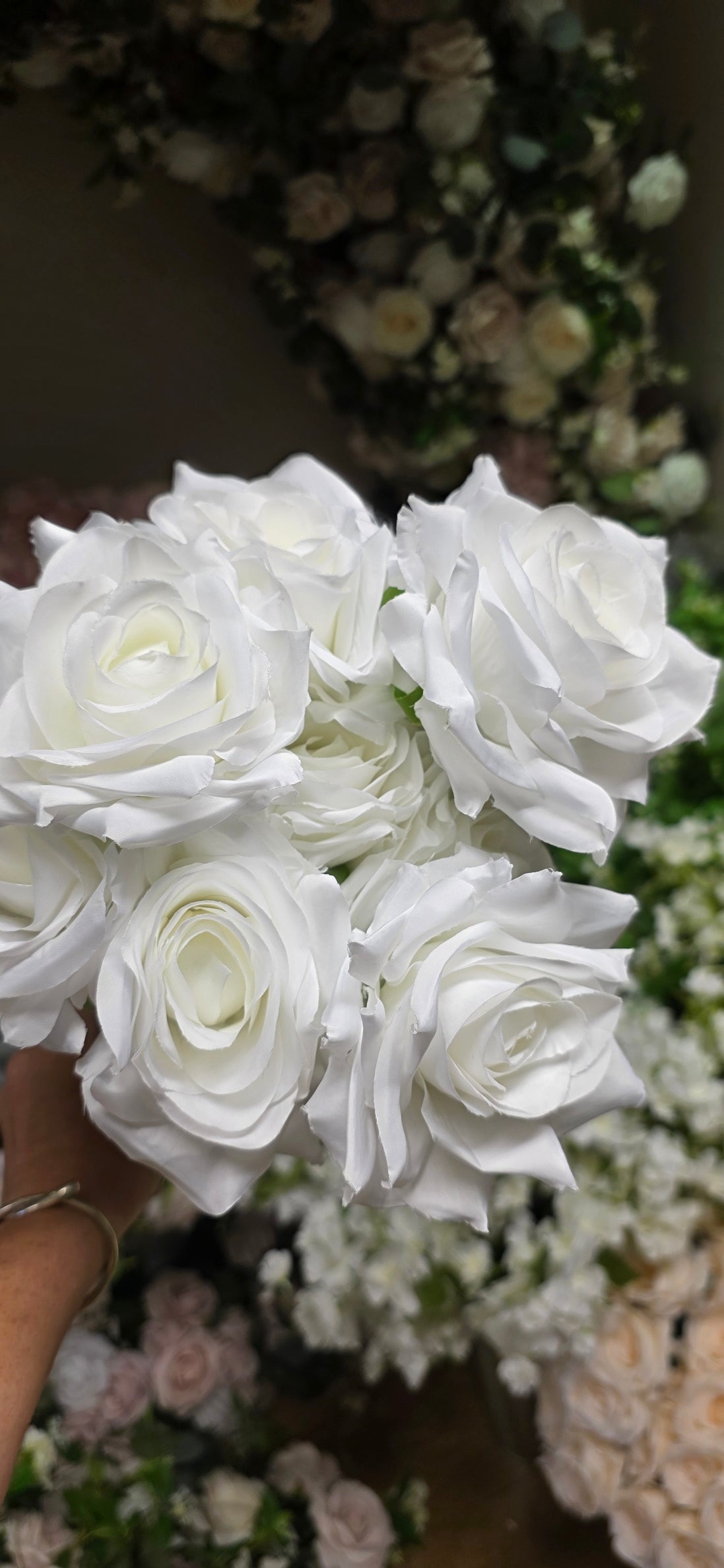 Open Tea Rose Bunch -  Ivory