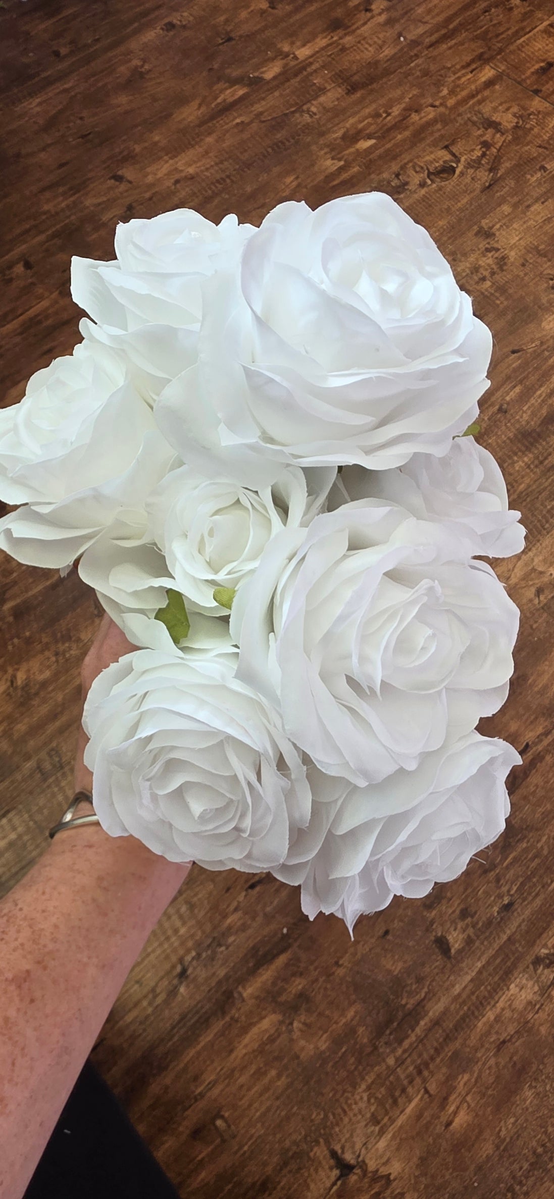 Rose Bunch - White Medium with Sepal