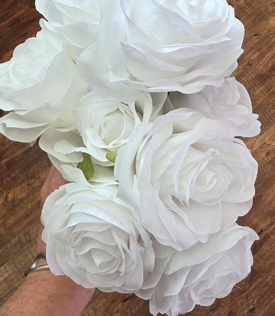 Rose Bunch - White Medium with Sepal