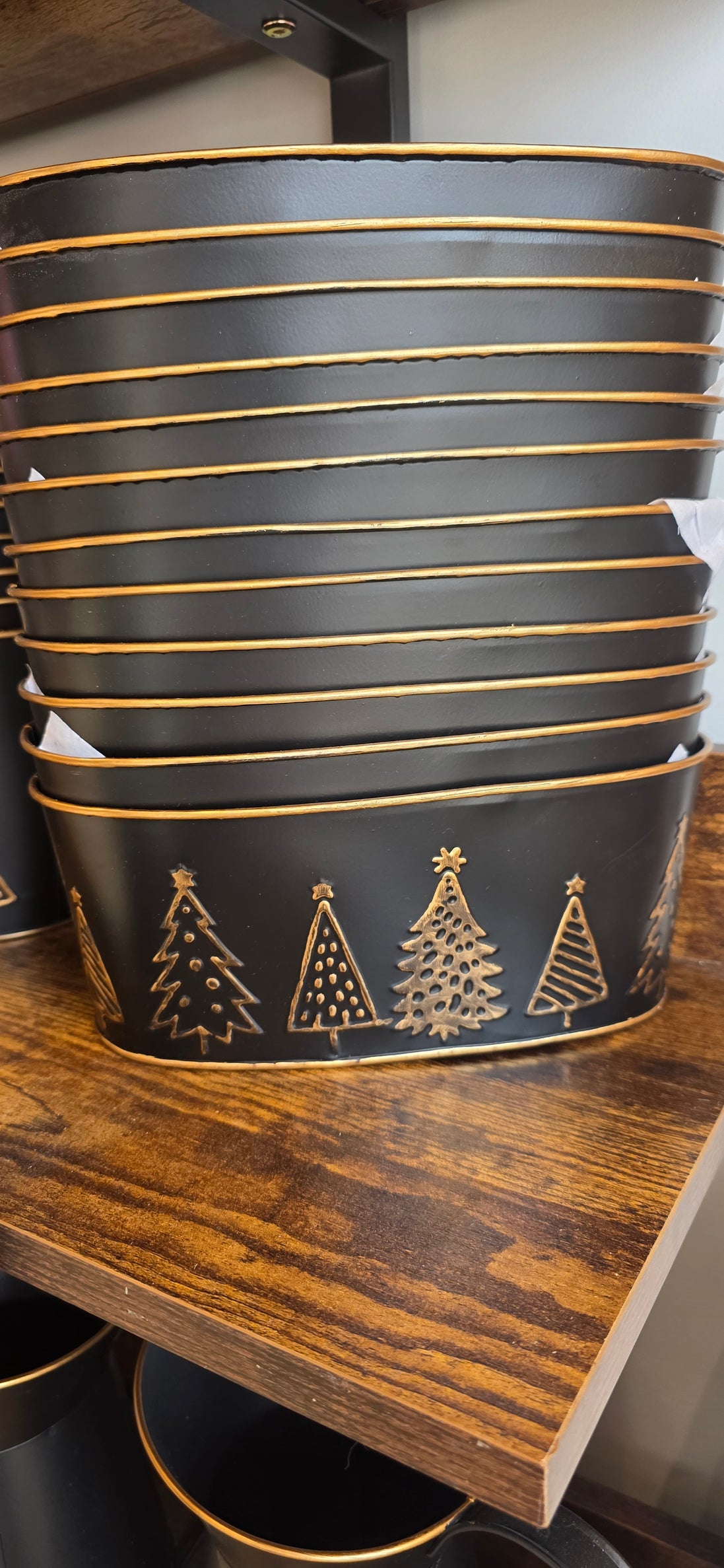 Black Embossed large trough