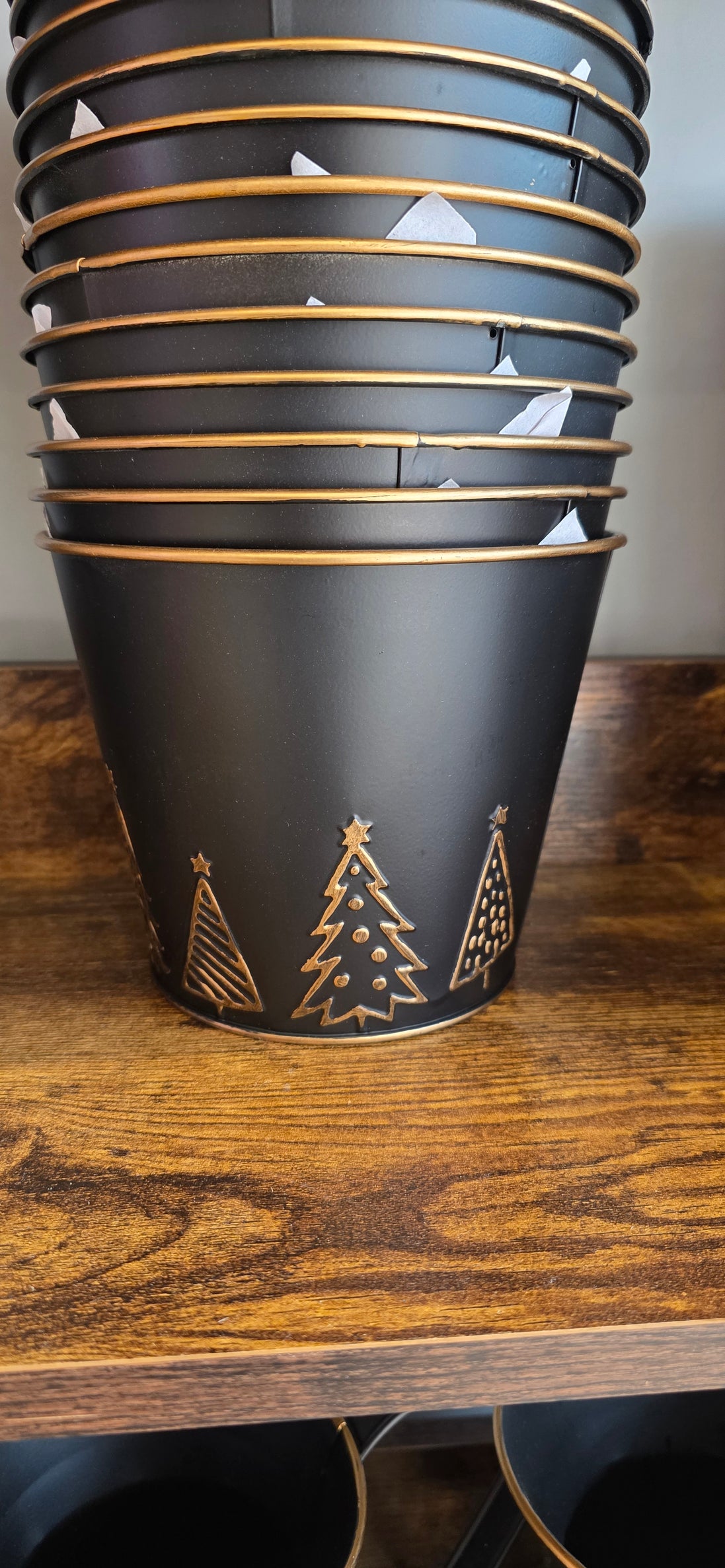Black Embossed Medium Pot