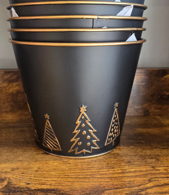 Black Embossed Medium Pot