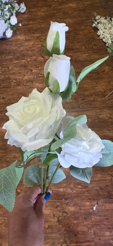 Open Large Spray Rose - White