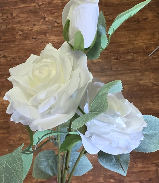 Open Large Spray Rose - White