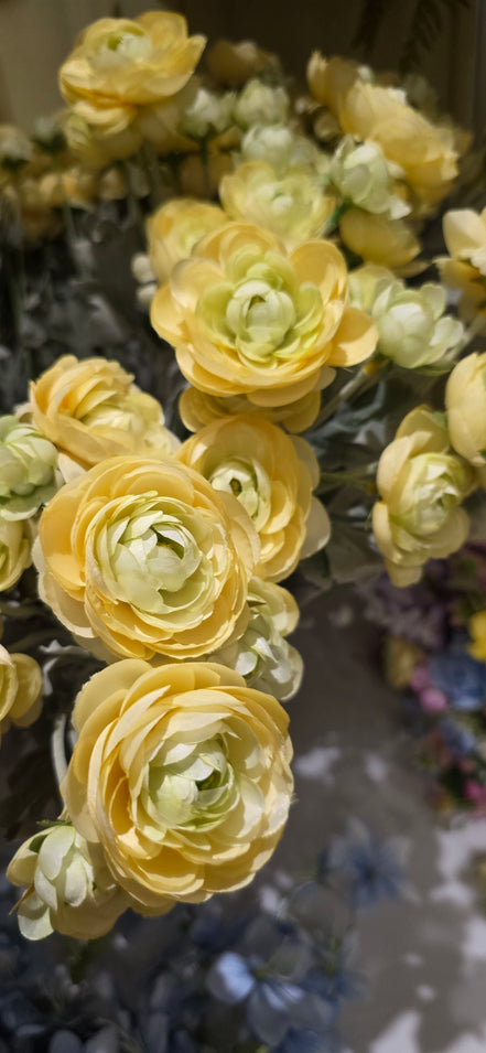 Ranunculus 6 Heads - Yellow