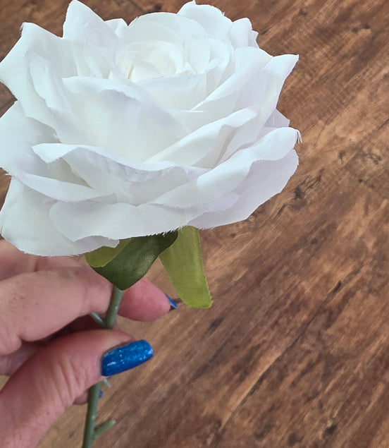Tea Rose Stem - White Medium with Sepal