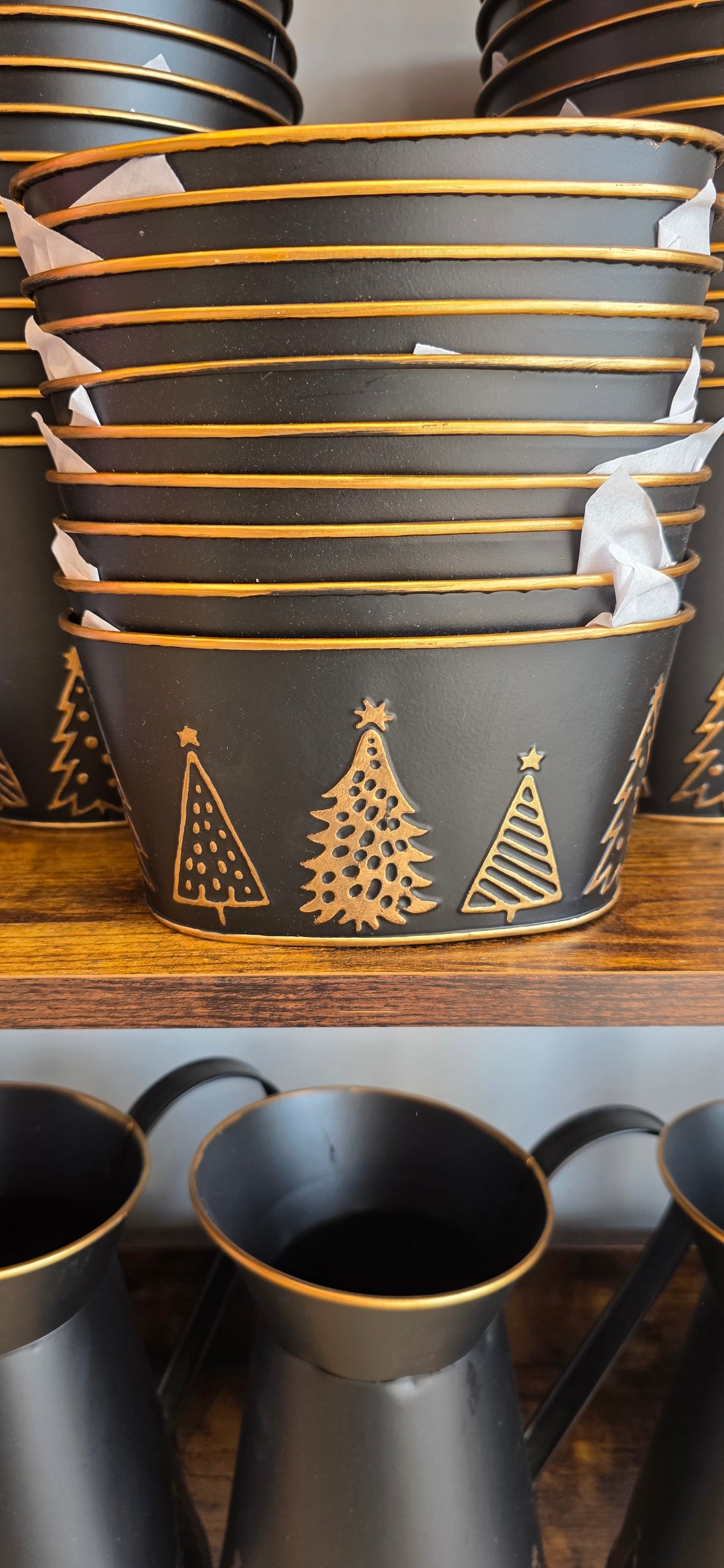Black Embossed Medium trough