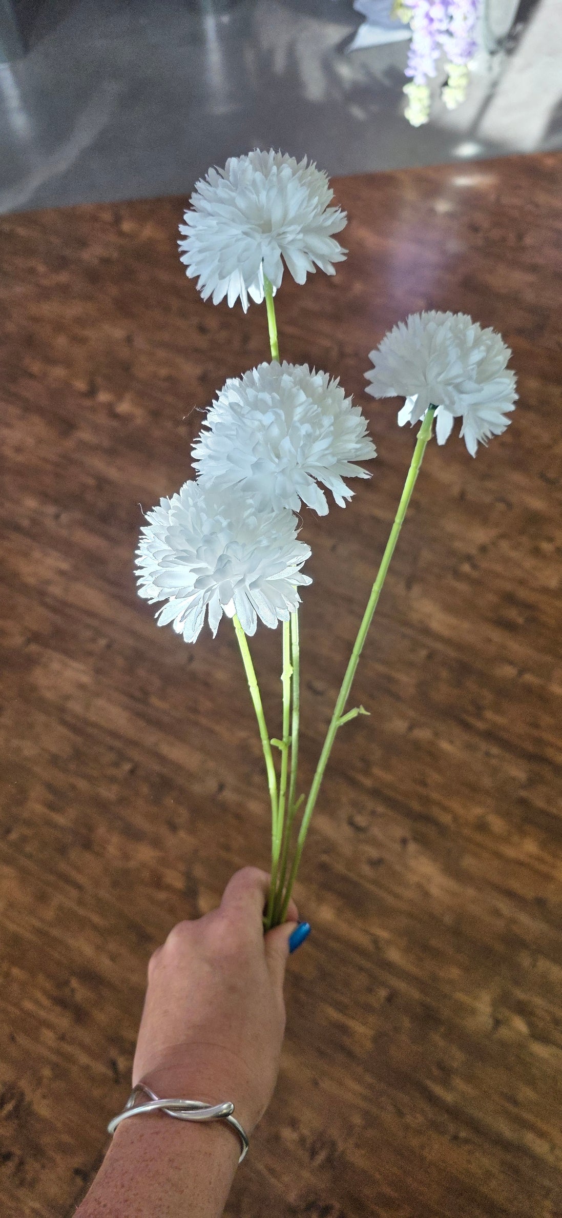 Chrysanthemum Pom pom Spray - White